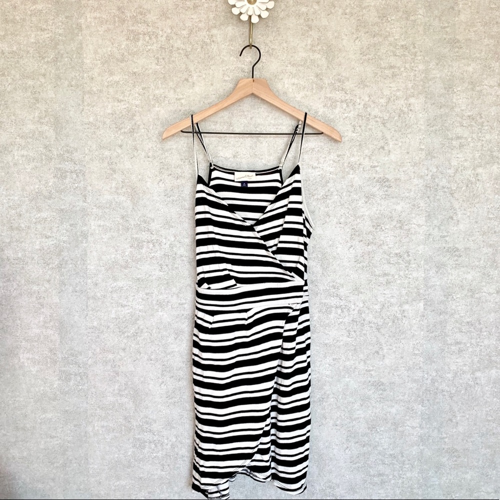 Striped sleeveless dress Universal Thread - Picture 2 of 8